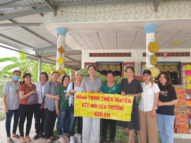 Sao Việt 18/8: Kim Lý nịnh mẹ vợ bằng tiếng Việt cực khéo - Ảnh 8.