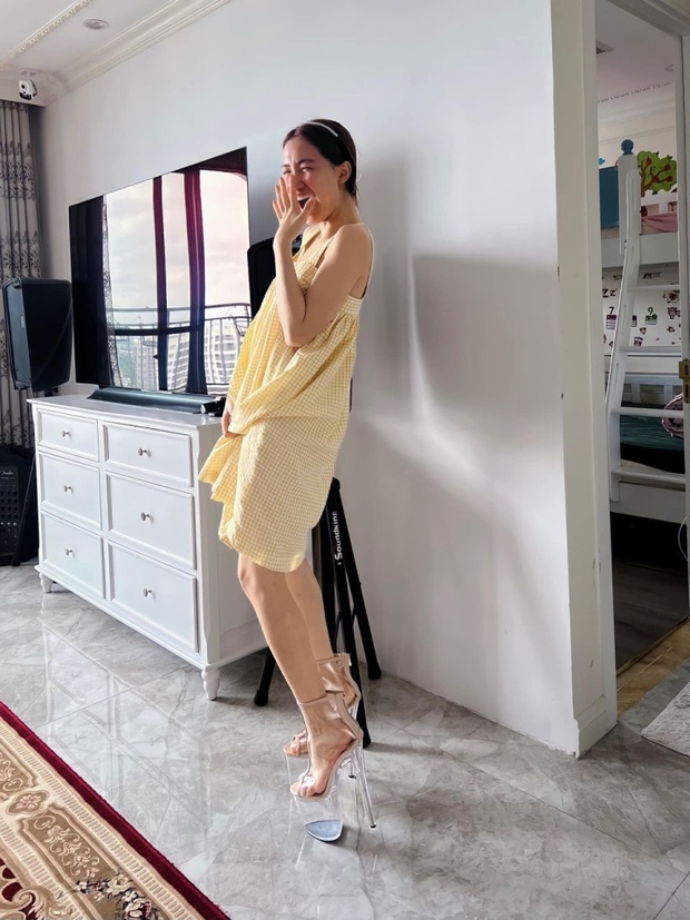 Sao Việt 18/8: Kim Lý nịnh mẹ vợ bằng tiếng Việt cực khéo - Ảnh 4.