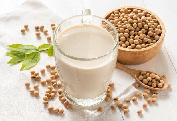 Sữa đậu nành ngon - bổ - rẻ nhưng uống sai cách dễ gây ngộ độc, thậm chí rước họa vào thân - Ảnh 1.
