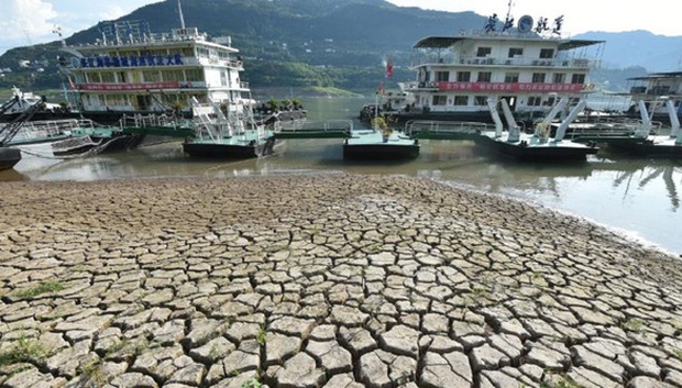 Trung Quốc làm mưa nhân tạo giải khát cho sông Dương Tử - Ảnh 1.