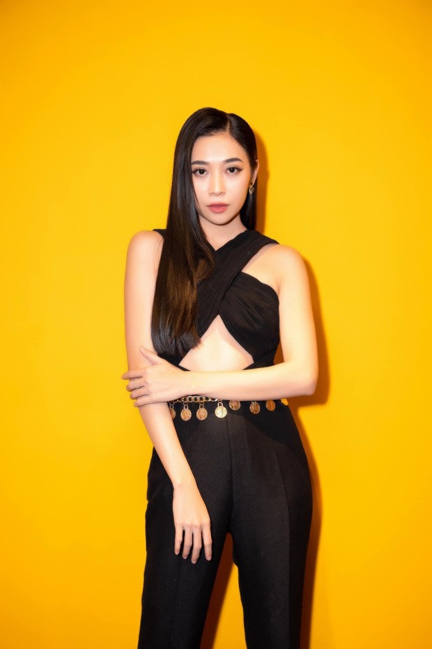 Vừa ghi danh tại Miss Grand Vietnam, diễn viên Chị Mười Ba đã học phong cách cut-out của Thuỳ Tiên - Ảnh 7.