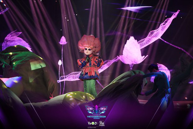 Ca Sĩ Mặt Nạ: Sau màn lộ mặt của Vũ và Juky San, khán giả cho rằng đây là 2 nhân vật khó đoán danh tính nhất? - Ảnh 8.