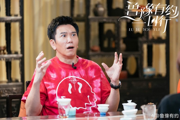 “Nam thần phản diện” Ôn Triệu Luân: Diễn viên TVB không có gánh nặng thần tượng - Ảnh 3.