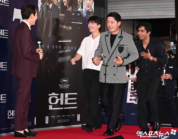 Công chiếu phim hóa lễ trao giải: Jin (BTS) và BLACKPINK gây sốt, Lee Min Ho - Kim Soo Hyun dẫn đầu đoàn 25 sao hạng A - Ảnh 13.