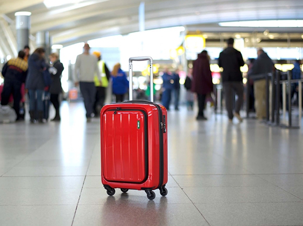 Thiết thực mùa du lịch: Nhân viên hàng không kì cựu tiết lộ 6 tuyệt chiêu bỏ túi để KHÔNG bị thất lạc hành lý khi đi máy bay - Ảnh 1.