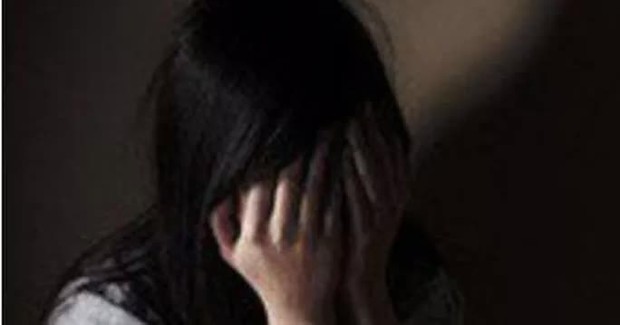 Tạm giam thanh niên đưa “người yêu” 12 tuổi về nhà quan hệ tình dục - Ảnh 1. Tạm giam thanh niên đưa “người yêu” 12 tuổi về nhà quan hệ tình dục - Ảnh 1.