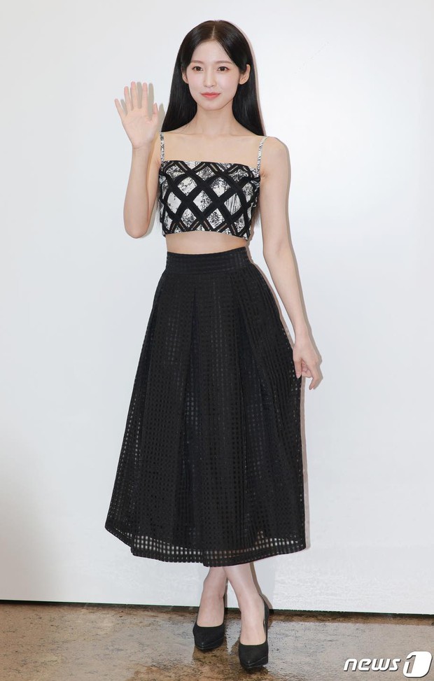 Sao Hàn nô nức đổ bộ sự kiện của Chanel: NewJeans lần đầu xuất hiện đã được khen, Chaeyoung (TWICE) mặc đơn giản vẫn cực ngầu - Ảnh 6. Sao Hàn nô nức đổ bộ sự kiện của Chanel: NewJeans lần đầu xuất hiện đã được khen, Chaeyoung (TWICE) mặc đơn giản vẫn cực ngầu - Ảnh 6.
