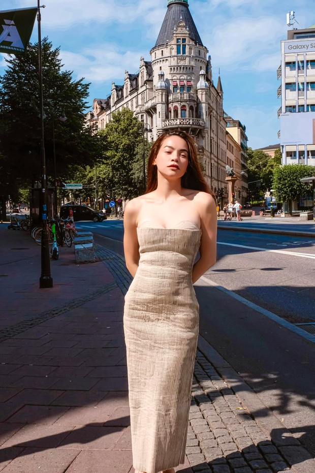 Nếu không phải Hà Hồ, hiếm ai có thể cân đẹp 10 bộ cánh khó nhằn này - Ảnh 8. Nếu không phải Hà Hồ, hiếm ai có thể cân đẹp 10 bộ cánh khó nhằn này - Ảnh 8.