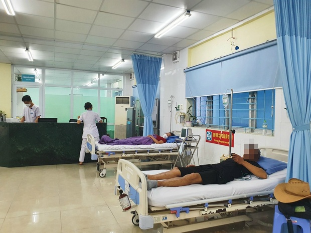 22 du khách ở Đà Nẵng nhập viện nghi do ngộ độc thực phẩm - Ảnh 1.