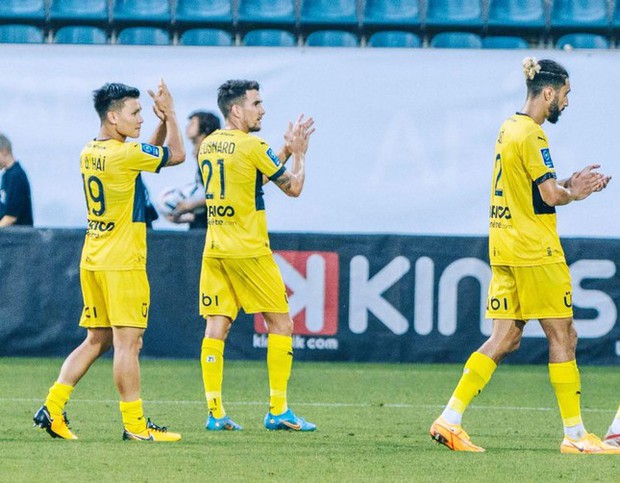 Pau FC lại thua đậm trong ngày Quang Hải ngồi dự bị - Ảnh 1.