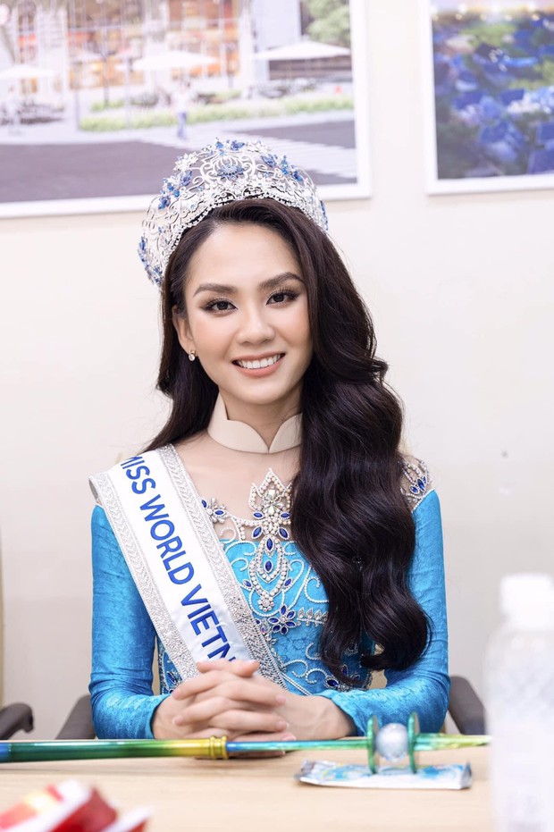 Những lần top 3 Miss World Vietnam 2022 đọ sắc xinh đẹp với áo dài sau khi đăng quang - Ảnh 3.