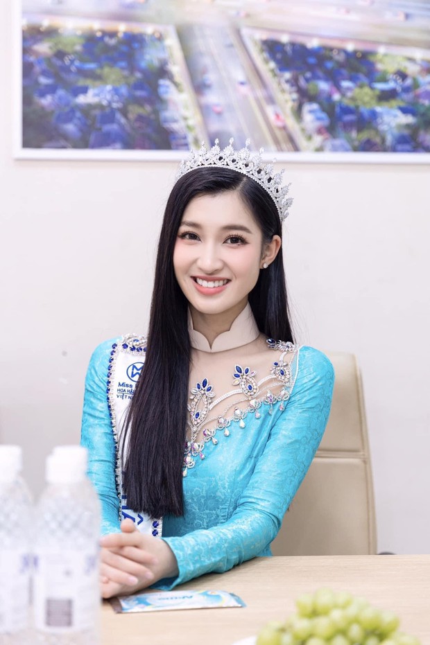 Những lần top 3 Miss World Vietnam 2022 đọ sắc xinh đẹp với áo dài sau khi đăng quang - Ảnh 5.