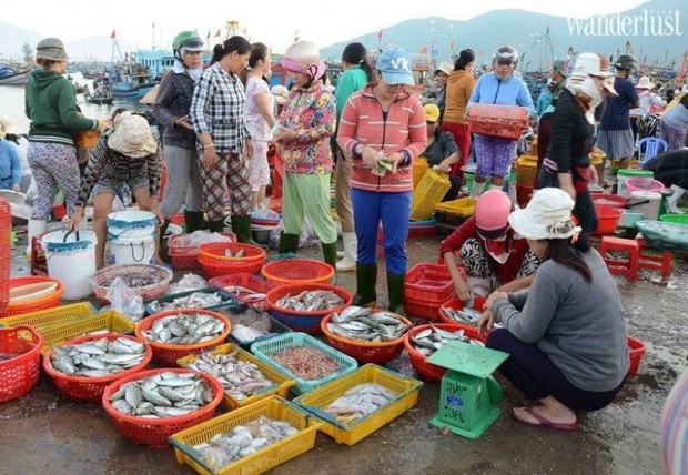 6 chợ thủy sản nhộn nhịp nhất Quảng Ninh - Hình ảnh 1.