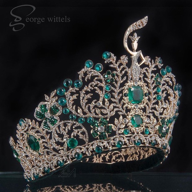 Lộ diện vương miện mới của Miss Grand 2022, có vượt qua được vương miện 12 tỷ đồng của Thùy Tiên? - Ảnh 2. Lộ diện vương miện mới của Miss Grand 2022, có vượt qua được vương miện 12 tỷ đồng của Thùy Tiên? - Ảnh 2.