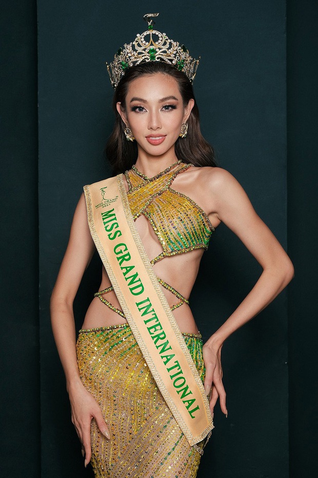 Lộ diện vương miện mới của Miss Grand 2022, có vượt qua được vương miện 12 tỷ đồng của Thùy Tiên? - Ảnh 5. Lộ diện vương miện mới của Miss Grand 2022, có vượt qua được vương miện 12 tỷ đồng của Thùy Tiên? - Ảnh 5.