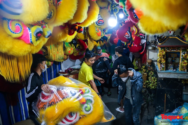 Cận Tết Trung thu: Đầu lân đắt hàng, người làm nghề vui mừng vì sản xuất không kịp - Ảnh 13.