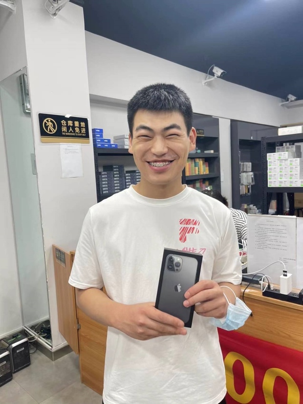 Em trai mặc váy hóa thiên thần trong ngày cưới của chị vì lý do đầy xúc động - Ảnh 3. Em trai mặc váy hóa thiên thần trong ngày cưới của chị vì lý do đầy xúc động - Ảnh 3.