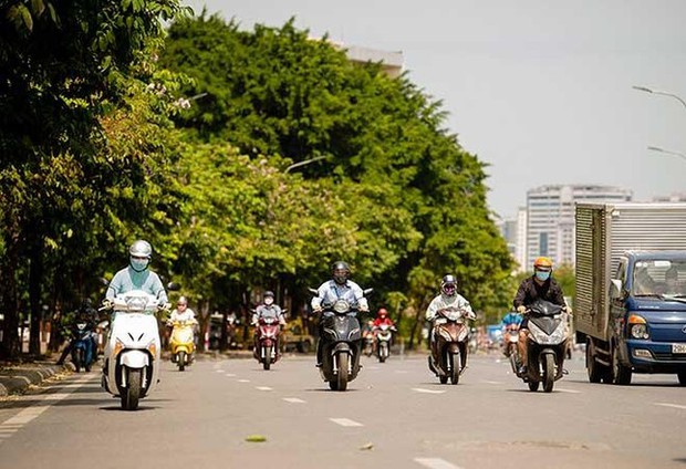 Miền Bắc nắng nóng trước khi đón mưa dông, miền Nam mưa dài ngày - Ảnh 1. Miền Bắc nắng nóng trước khi đón mưa dông, miền Nam mưa dài ngày - Ảnh 1.