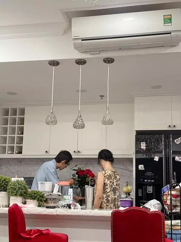 Cuộc sống trong căn nhà đẹp của nam diễn viên vừa được vợ lên tiếng phủ nhận chuyện ngoại tình - Ảnh 11.