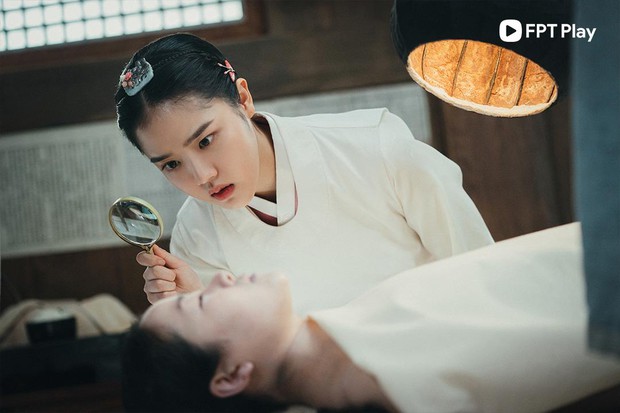 Kim Min Jae cộp mác thần y đẹp trai, Kim Hyang Gi lần đầu vào vai góa phụ trong ‘Y Sư Tâm Thần Yoo Se Poong’ - Ảnh 4.
