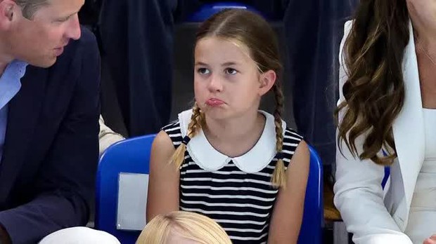 Loạt biểu cảm hài hước của công chúa Charlotte khi tham gia sự kiện cùng bố mẹ thu hút truyền thông - Ảnh 6.