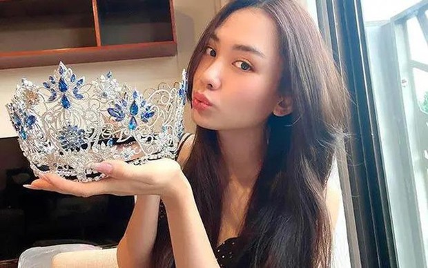 Không chỉ Hoa hậu Thùy Tiên, rất nhiều nàng hậu đình đám cũng từng gặp sự cố với vương miện - Ảnh 9.