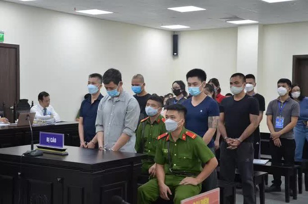 The trial of the drug lord flew all night with many female medical workers - Photo 1. The trial of the drug lord flew all night with many female medical workers - Photo 1.