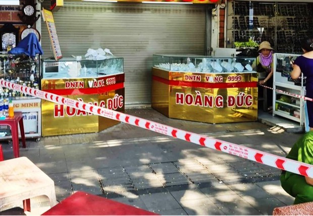 Đối tượng nổ súng cướp tiệm vàng tại chợ Đông Ba khai động cơ gây án - Ảnh 2.