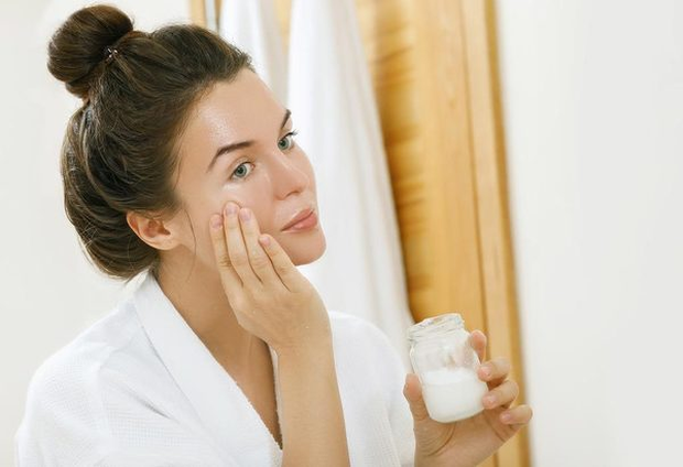 Cách sử dụng dầu dừa trong chu trình làm đẹp - Ảnh 1. Cách sử dụng dầu dừa trong chu trình làm đẹp - Ảnh 1.