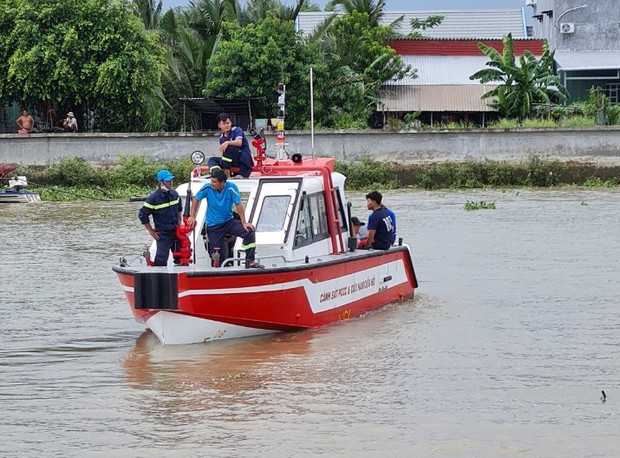 TP.HCM: Nhảy xuống kênh tắm khi đang nhậu, người đàn ông mất tích - Ảnh 2. TP.HCM: Nhảy xuống kênh tắm khi đang nhậu, người đàn ông mất tích - Ảnh 2.