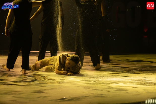 Trọng Hiếu tự trao giải Quán quân, thưởng nóng 200 triệu đồng cho thí sinh Street Dance Việt Nam - Ảnh 6. Trọng Hiếu tự trao giải Quán quân, thưởng nóng 200 triệu đồng cho thí sinh Street Dance Việt Nam - Ảnh 6.