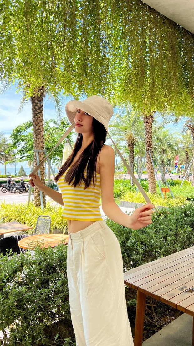 Hoa hậu Diễm Hương khoe dáng sexy với bikini, Á hậu Hoàng My diện mốt không nội y nóng bỏng - Ảnh 5.