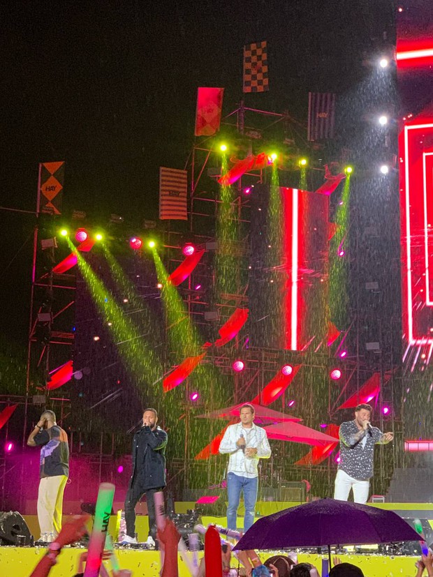 Toàn cảnh HAY Glamping Music Festival: 4 boyband huyền thoại quốc tế làm sống dậy cả thanh xuân, dàn sao Vpop cháy hết mình dưới màn mưa! - Ảnh 42.