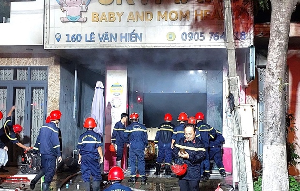  Lại cháy ở Đà Nẵng, shop quần áo trẻ em bị thiêu rụi  - Ảnh 1.