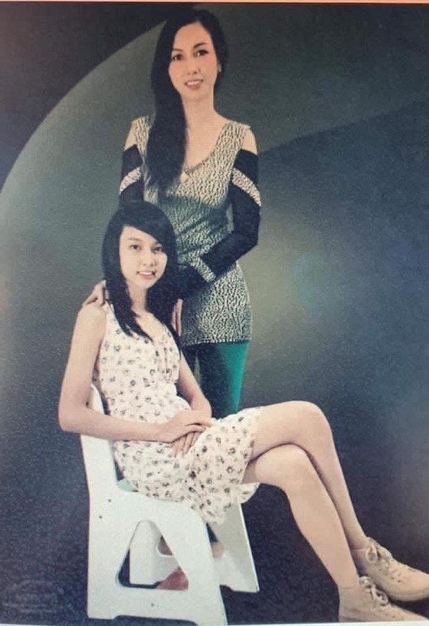 Nhan sắc trẻ đẹp vượt thời gian của mẹ Hoa hậu Thuỳ Tiên gây sốt trên mạng xã hội - Ảnh 4.
