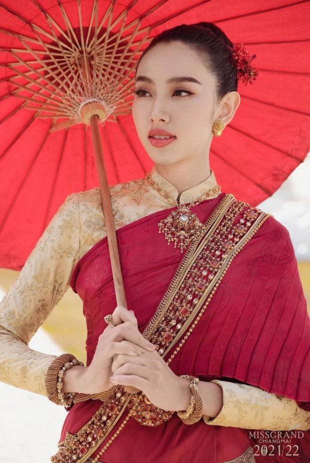 Thùy Tiên hóa thành mỹ nhân Indonesia, fan khen ngợi thần thái cân mọi loại trang phục dân tộc - Ảnh 6.