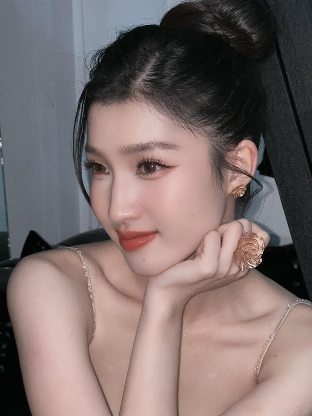 Đào Thị Hà diện váy cut-out táo bạo, Hoa hậu Diễm Hương khoe dáng nóng bỏng với nội y - Ảnh 8. Đào Thị Hà diện váy cut-out táo bạo, Hoa hậu Diễm Hương khoe dáng nóng bỏng với nội y - Ảnh 8.