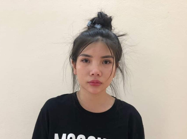 Cô gái xinh đẹp bị bắt quả tang tàng trữ ma túy - Ảnh 1.