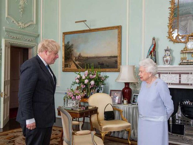 Lần đầu tiên trong hơn 70 năm, Nữ hoàng không tiếp kiến tân Thủ tướng Anh ở London, lý do vì sao? - Ảnh 16.