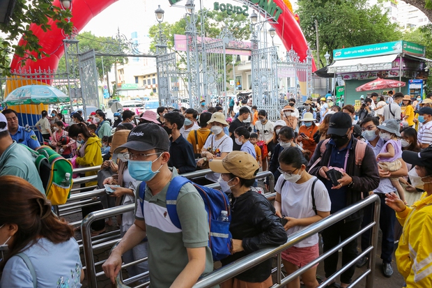 Hàng nghìn người dân đến Thảo Cầm Viên Sài Gòn vui chơi trong ngày đầu nghỉ lễ 2/9 - Ảnh 4.