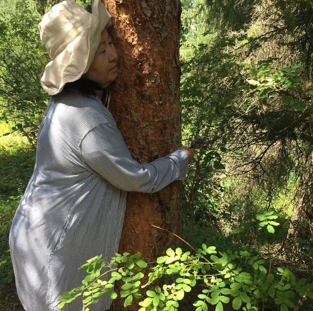 Cuộc thi ôm cây kỳ lạ ở Phần Lan - nơi con người được chữa lành bằng những cái ôm thiên nhiên vào lòng - Ảnh 7.