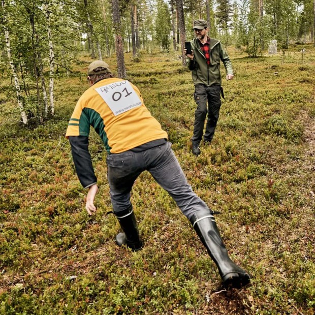 Cuộc thi ôm cây kỳ lạ ở Phần Lan - nơi con người được chữa lành bằng những cái ôm thiên nhiên vào lòng - Ảnh 6.