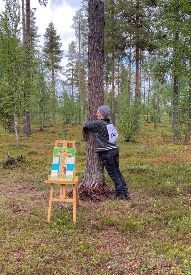Cuộc thi ôm cây kỳ lạ ở Phần Lan - nơi con người được chữa lành bằng những cái ôm thiên nhiên vào lòng - Ảnh 3.