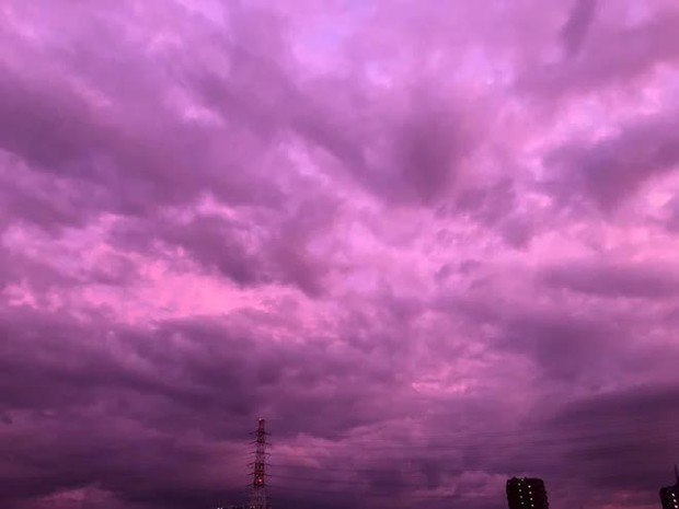 Những bức ảnh siêu thực khiến các nhà khoa học lo ngại biến đổi khí hậu đang thay đổi màu sắc bầu trời - Ảnh 4.