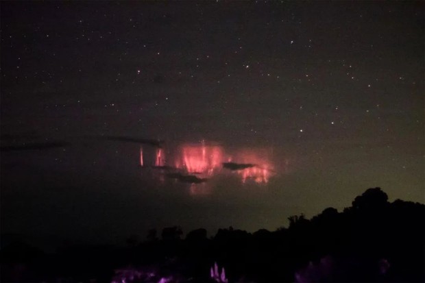 Sứa đỏ khổng lồ xuất hiện trên bầu trời sau cơn bão, hiện tượng bí ẩn đã được nhà khoa học giải mã - Ảnh 11.