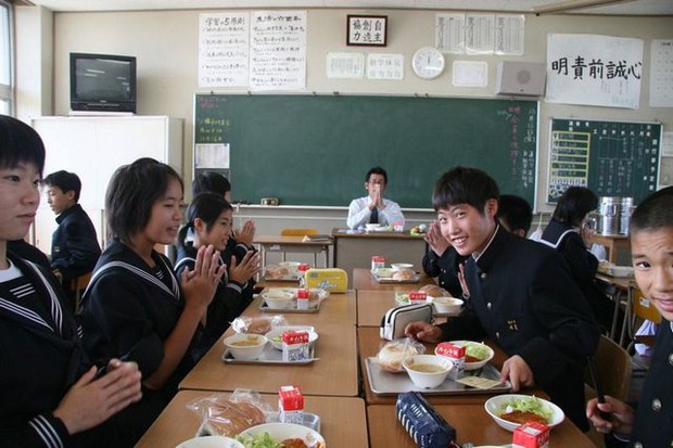 Có một nền giáo dục Nhật Bản đầy thú vị: Cấm dùng điện thoại, giáo viên không được mời học sinh ra khỏi lớp - Ảnh 6.