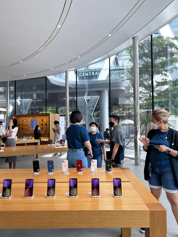 Người Việt sang Singapore, Thái Lan xếp hàng mua iPhone 14 có nguy cơ tay trắng ra về - Ảnh 3.