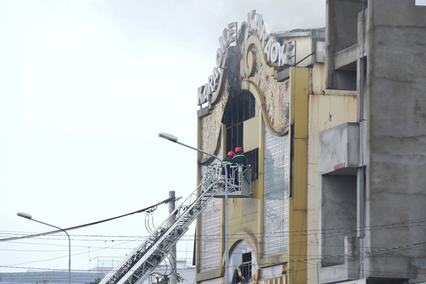 Bắt tạm giam chủ quán karaoke bị cháy khiến 32 người chết ở Bình Dương - Ảnh 1.