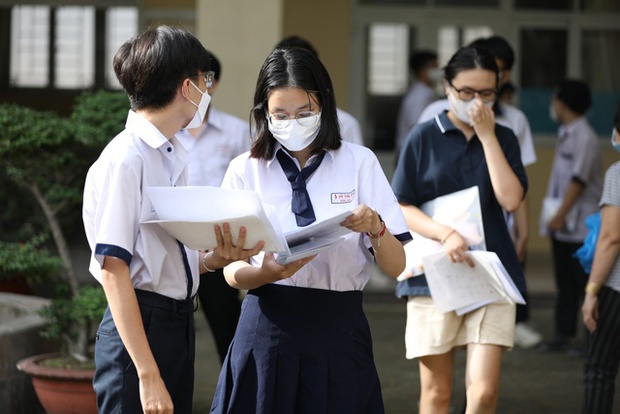 NÓNG: Sau khi biết điểm chuẩn, thí sinh cần làm gì để không bỏ lỡ cơ hội vào Đại học? - Ảnh 1.