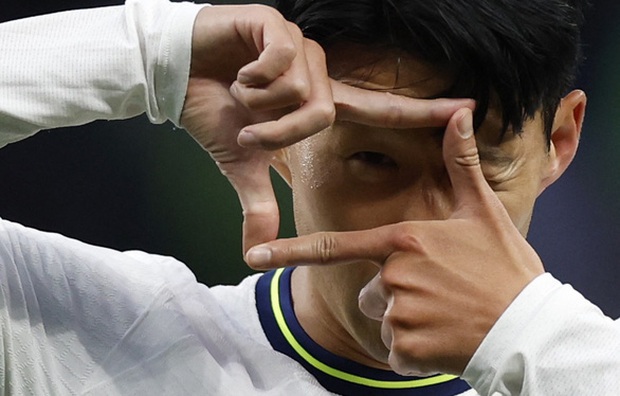 Son Heung Min lập hat-trick đưa Tottenham lên nhì bảng - Ảnh 1.